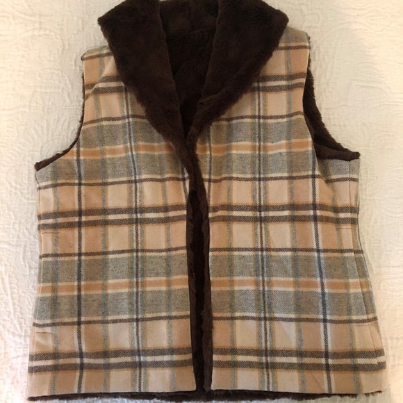 NWOT Reversible Faux Fur Plaid Vest - Picture 2 of 6